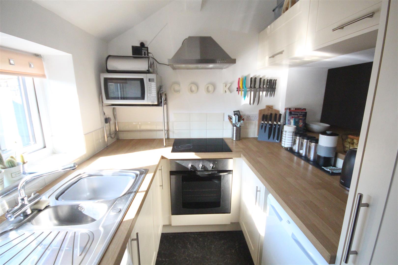 3 bedroom mid terrace house SSTC in Earby - IMG_9485.jpg